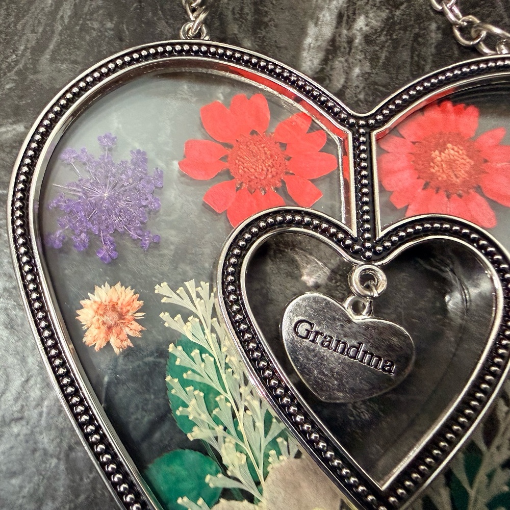 Heart Suncatcher “Grandma” Ornament with Pressed Flowers - Picture 6 of 12